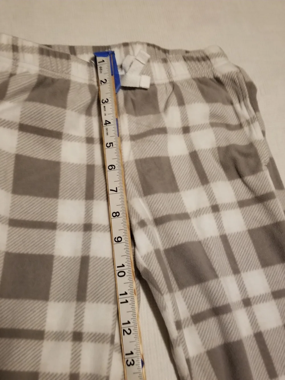 Old Navy Medium Gray And White Plaid Fleece Pajama Pants With Ribbed Cuffs